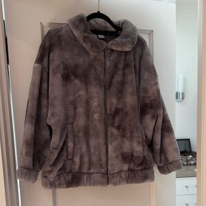 Old Navy Faux Fur Teddy Jacket in Gray Taupe